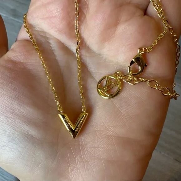 Louis Vuitton Gold Essential V Necklace - Picture 3 of 6